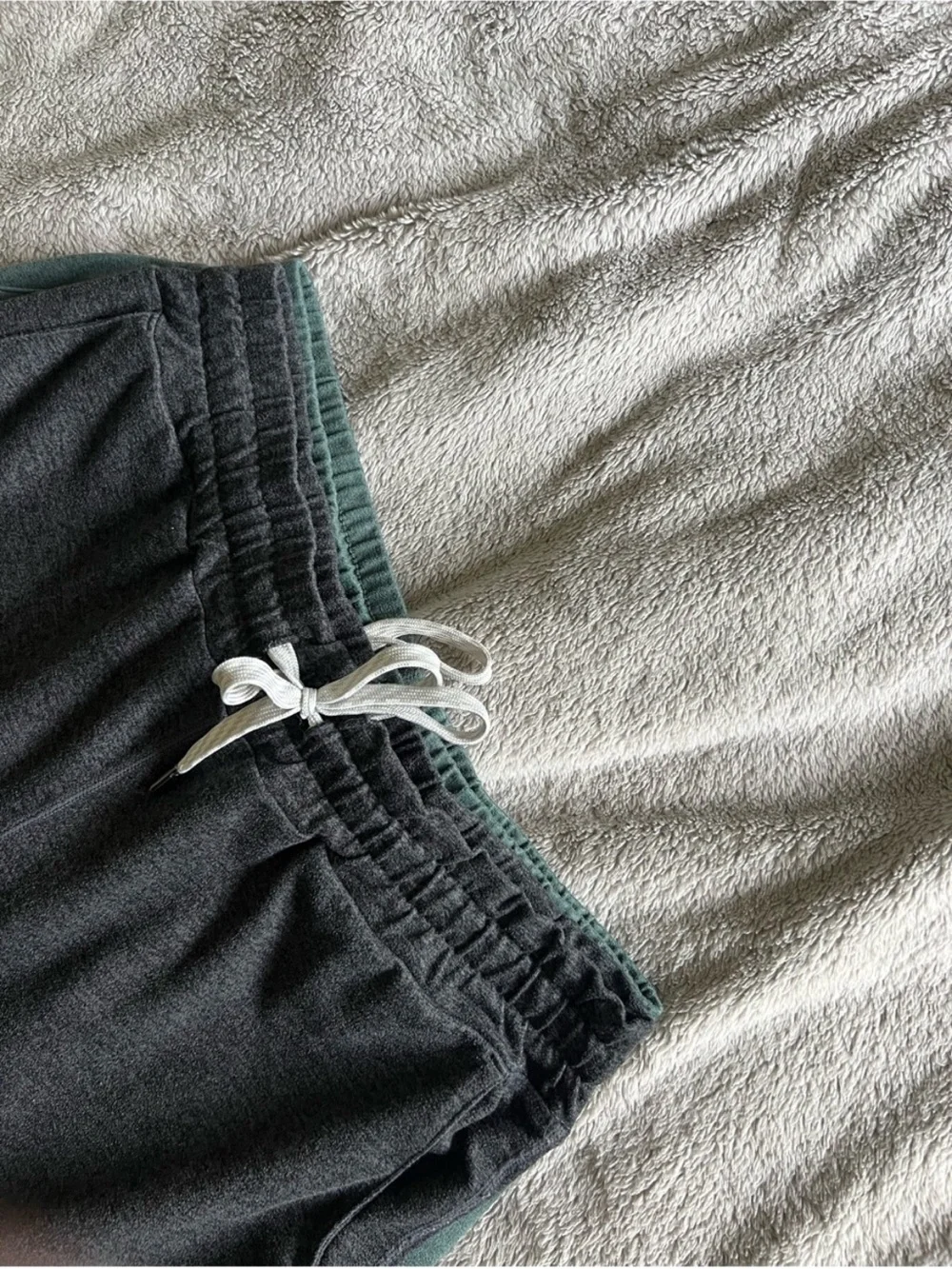 Vuori Women’s Charcoal Grey Performance Joggers Small
